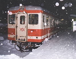 下北駅に着いた始発列車