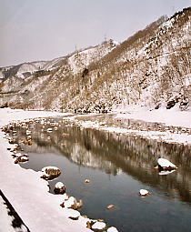 宮川沿いを走る