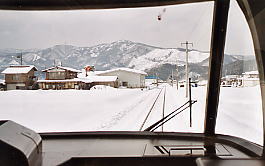 雪の中を行く特急ワイドビューひだ