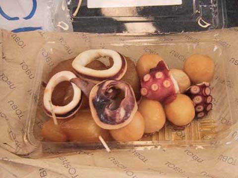 里芋と蛸と大根と烏賊の煮物