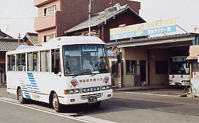 大須に到着した竹鼻線代替バス。